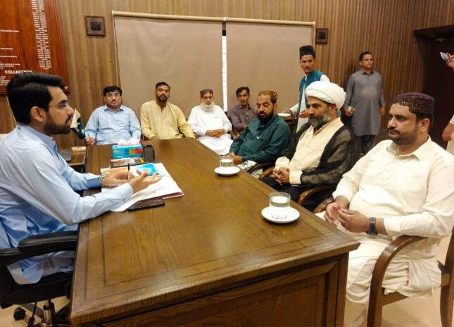 محرم الحرام کی آمد، علامہ مقصود ڈومکی کی وفد کے ہمراہ ڈی سی جیکب آباد سے ملاقات