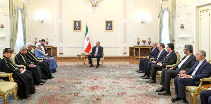 ایران و عمان کے دیرینہ برادرانہ تعلقات خطے میں استحکام کے ضامن ہے؛ ایرانی صدر