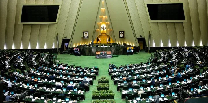 ٹرمپ، نتن یاہو اور گروسی کے خلاف بین الاقوامی اداروں میں شکایت درج کی جائے، ایرانی پارلیمنٹ کا مطالبہ