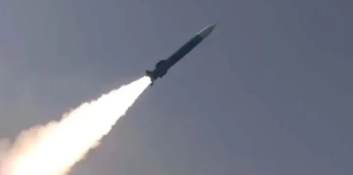 پاکستان کی بحریہ کا مقامی طور پر تیار کردہ اینٹی کشتی بیلسٹک میزائل کا کامیاب تجربہ