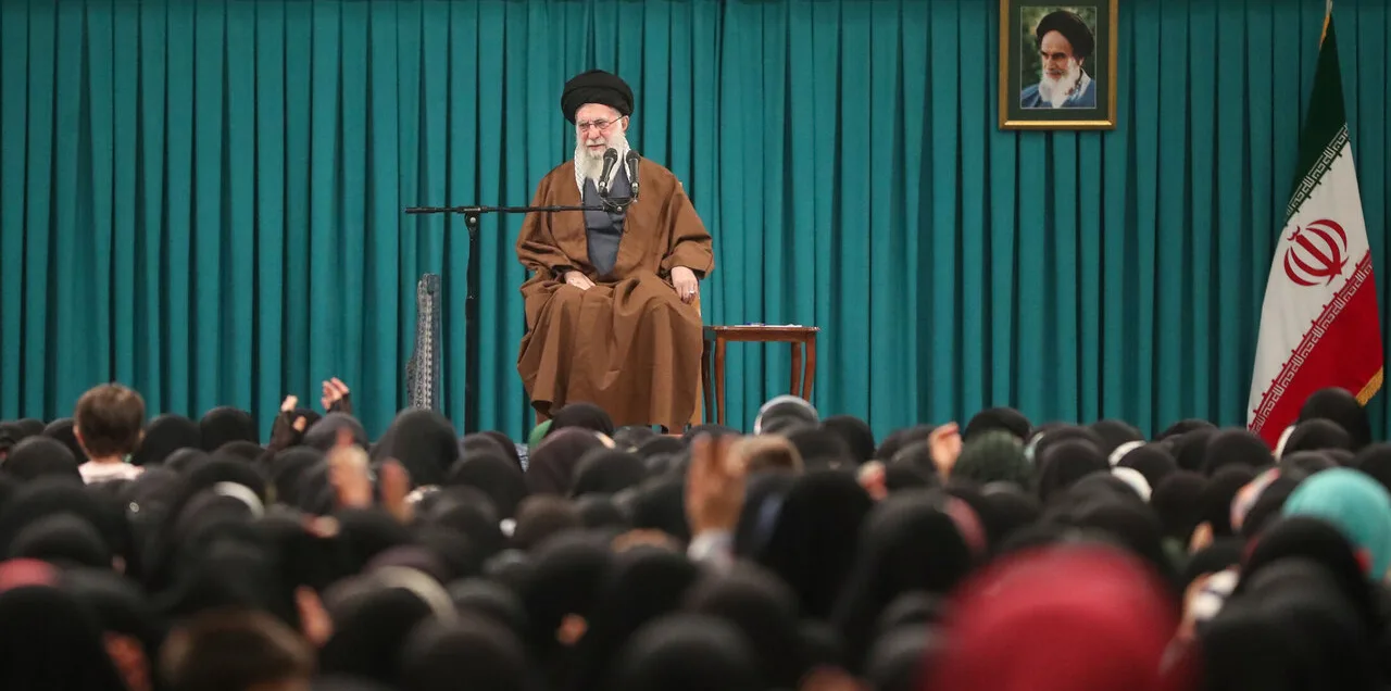 حضرت فاطمہ زہرا تمام عورتوں کی سردار، اسلام عورت کو اعلیٰ مقام دیتا ہے، رہبر معظم انقلاب