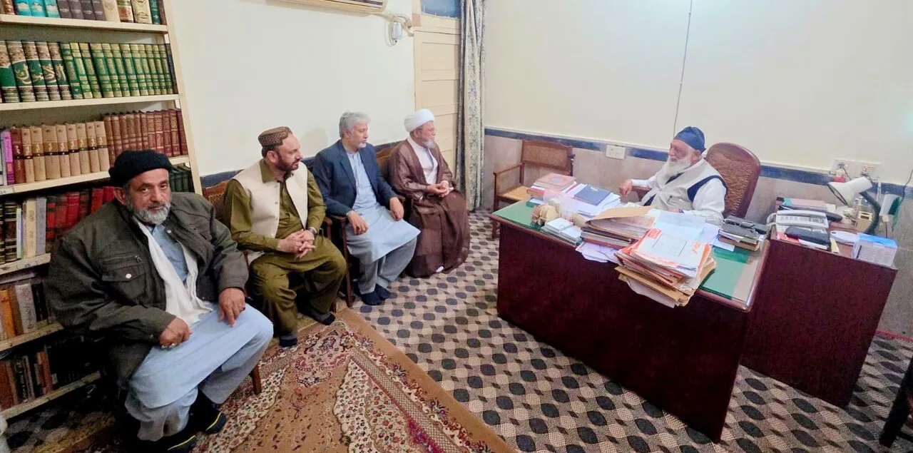 علامہ شبیر میثمی کی آیت اللہ حافظ ریاض نجفی سے اہم ملاقات، نصابِ مدارس اور قومی مسائل پر تبادلہ خیال