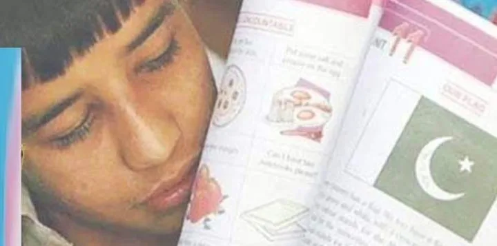 قومی اسمبلی کی قرارداد میں درود میں "اصحابہ” کا اضافہ متنازعہ، نصاب تعلیم میں اہلبیتؑ کی شان پر مبنی احادیث نظر انداز