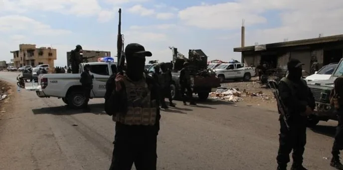 تکفیری جولانی کی حکومت میں داعش کا زور، ادلب میں نقاب پوشوں نے داعش کے پرچم لہرا دیے: چوکیاں قائم