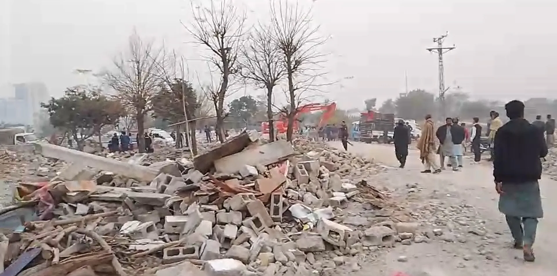 اسلام آباد: 1965 سے آباد شیعہ بستی مسلم کالونی پر بلڈوزر، گلگت بلتستان کے 150 خاندان بے گھر