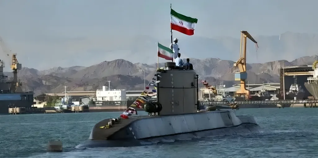 ایران کی دفاعی طاقت کا مظاہرہ: 10 غدیر کلاس آبدوزیں آبنائے ہرمز میں دشمن کے خلاف مکمل تیار