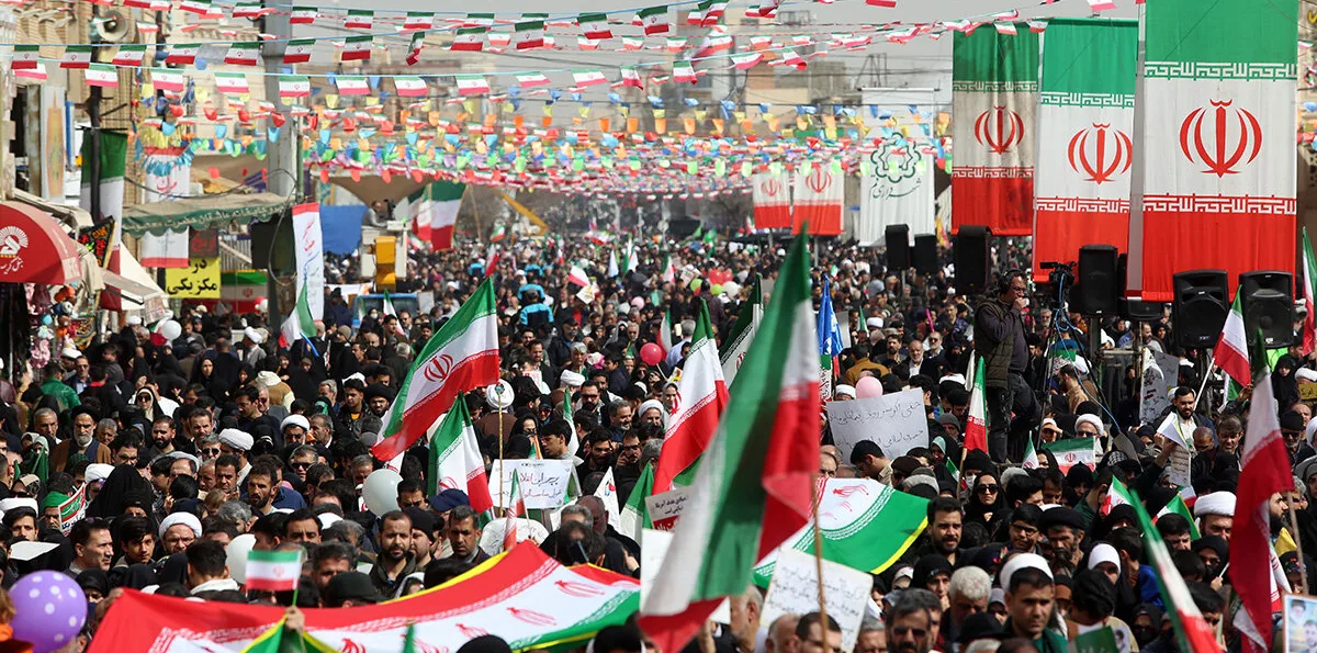 امریکی دھمکیوں اور بحری جہازوں کے باوجود 22 بہمن کی ریلیاں ایرانی عوام کی استقامت اور مزاحمت کی علامت تھیں، نیویارک ٹائمز