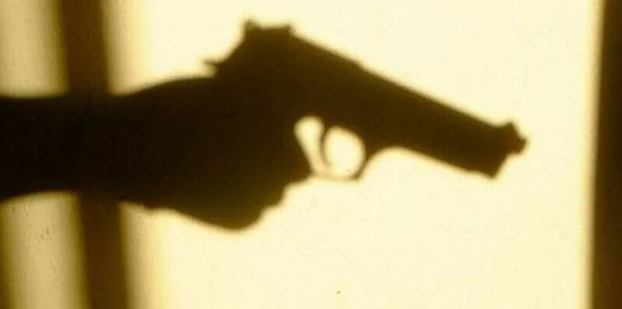 کراچی بہادرآباد میں کالعدم سپاہ صحابہ کے دہشتگردوں کی گھٹیا ڈکیتی: 200 تولہ سونا اور ایک لاکھ ڈالر لوٹ کر فرار