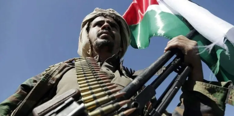 حوثی رہنما کا امریکا کو چیلنج، یمن میں فوجی آزمائش کا مشورہ