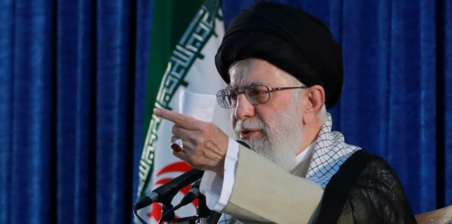 میری عوام اپنے گھروں میں ہیں، تو میں بھی بنکر میں نہیں چھپوں گا۔”امام خامنہ ای کا حکام کو آخری پیغام