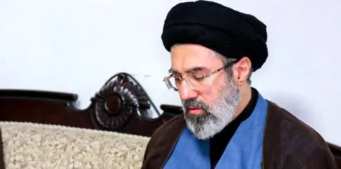 آیت اللہ سید مجتبی خامنہ ای کی سوانح حیات: علمی گہرائی، تدریسی خدمات اور حکمرانی کے شعبوں میں تحقیق و منصوبہ بندی