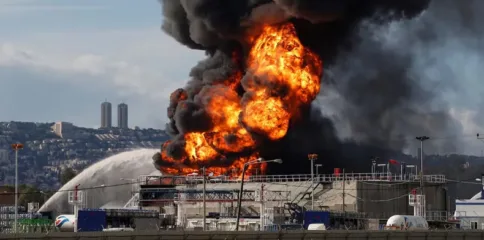 سپاہ پاسداران کی انتقامی کارروائی: کویت پٹرولیم کارپوریشن کی عمارت پر ڈرون حملہ، شدید آگ لگی