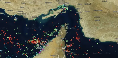ایرانی بحریہ کا واضح پیغام: آبنائے ہرمز قطعی نگرانی اور انتظام کے تحت ہے، جنگی جہاز داخل ہونے کی خلاف ورزی پر سختی سے نمٹا جائے گا