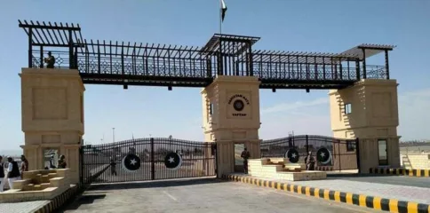 تفتان بارڈر پر 15 دن سے پھنسے ہوئے زائرین کی، عید بھی بارڈر پر
