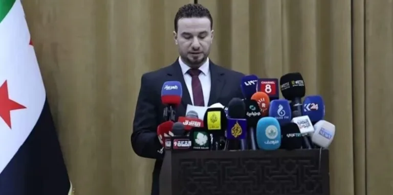بین الاقوامی وہابی دہشتگرد گروہ تحریر الشام میں علویوں پر تناؤ، تکفیری دہشتگرد جولانی دوہرے دباؤ میں