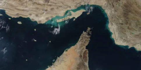 خاتم الانبیاء (ص) سینٹرل ہیڈکوارٹر کا اعلان: آبنائے ہرمز پر ایران کے نئے انتظامی قوانین بدستور نافذ