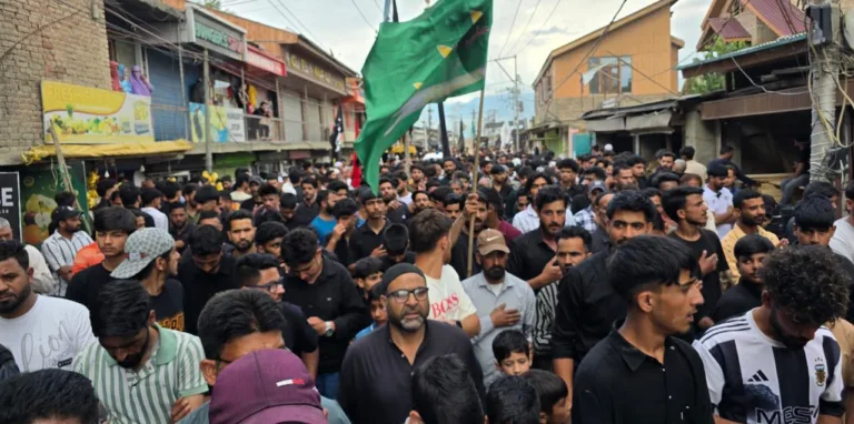 وادی کشمیر میں علم شریف کے عظیم الشان جلوس برآمد، محرم الحرام 1448 کے پروگرام جاری