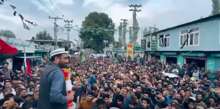 انتخابی کامیابی پر کاظم میثم کا گمبہ سکردو میں پرجوش استقبال