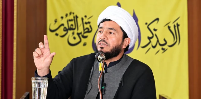 علامہ زاہد حسین انقلابی خطبہ جمعہ دیتے ہوئے