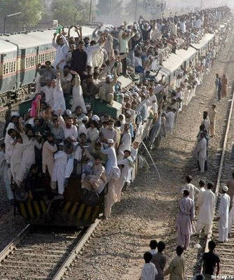 pakistan_train_02