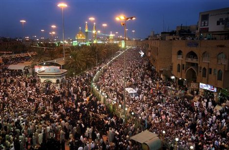 pilgrims_flock_karbala