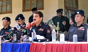 Karachi Police presents 8 Shia men, charge the allegation of target killing