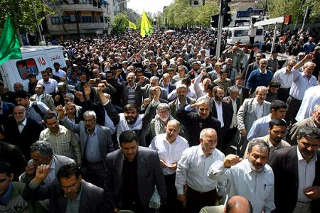 Iranians protest killing of Muslims in ME