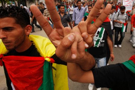 shiitenews_Palestinians_rejoice_Fatah_Hamas_unity