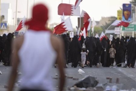Police clash with Bahraini protesters