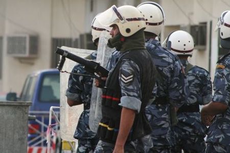 Bahraini troops attack protesters