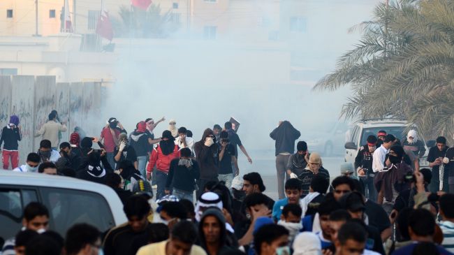 Bahrain regime forces attack protersters in capital