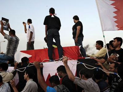 Bahraini forces attack mour