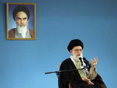 Ayatullah Khamenei Warns: Thunder Will Fall on Israel in Case of Attack