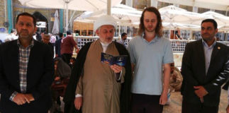 10986681_826558984047408_42