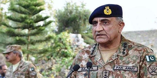 Army Chief reaches Parachinar to meet families of bombing victims