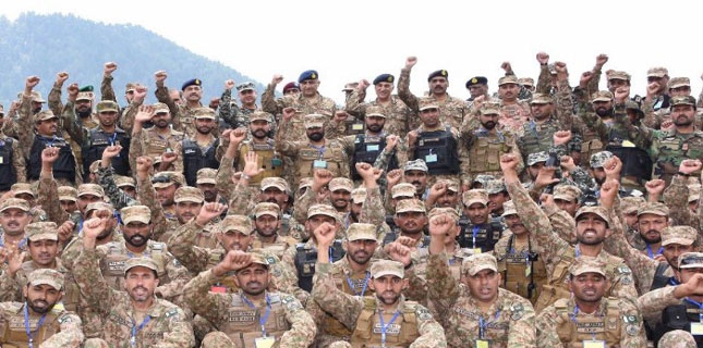 Army Chief spends Eidul Azha among soldiers in FATA and Balochistan