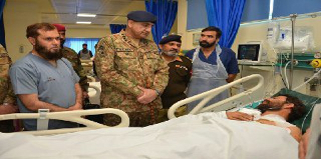 Army chief visits Parachinar to meet and inquire about health of injured of blast