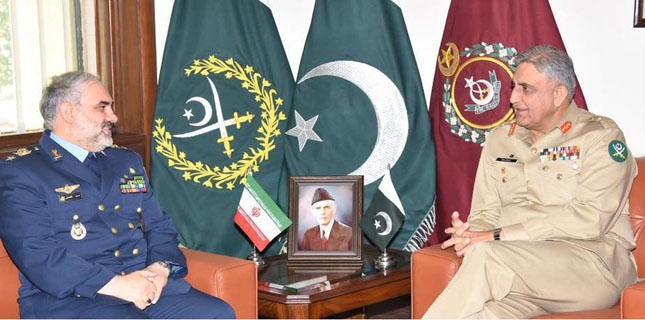 Iranian air force commander meets Pakistan Army Chief at GHQ