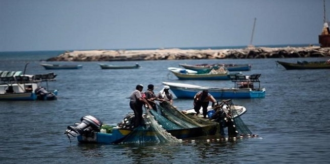 Israeli Forces Arrest 10 Palestinian Fishermen