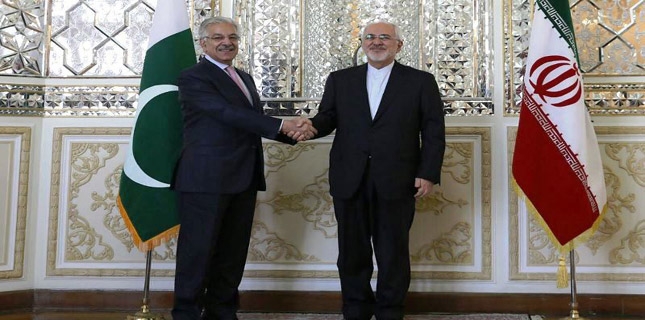Khwaja Asif discusses Kashmir issue with Iranian counterpart by phone