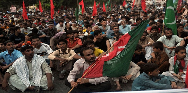 MWM and allies’ indefinite sit-in to back Inqilab March’s demands