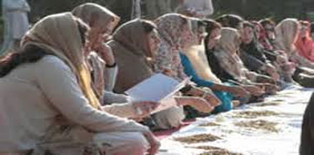 MWM stages token sit-in to express solidarity with Sunni leader Tahir ul Qadri