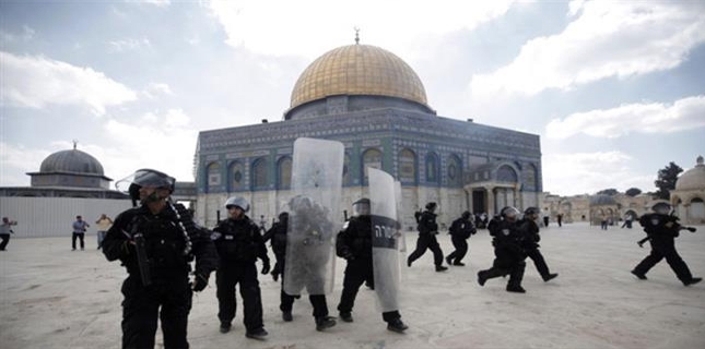 Nearly 400 Israeli settlers storm Aqsa Mosque again