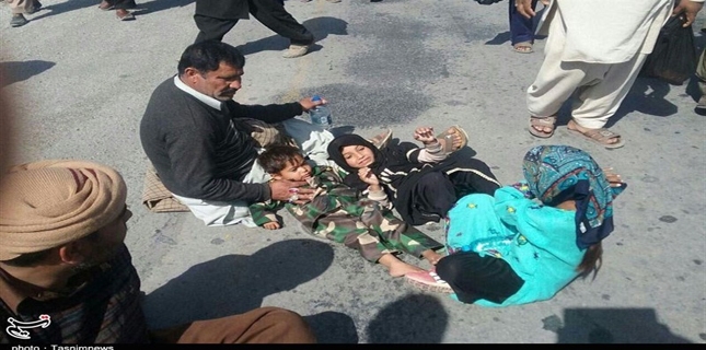 Over 1500 Shia pilgrims stage sit-in near Pakistan-Iran border at Taftan