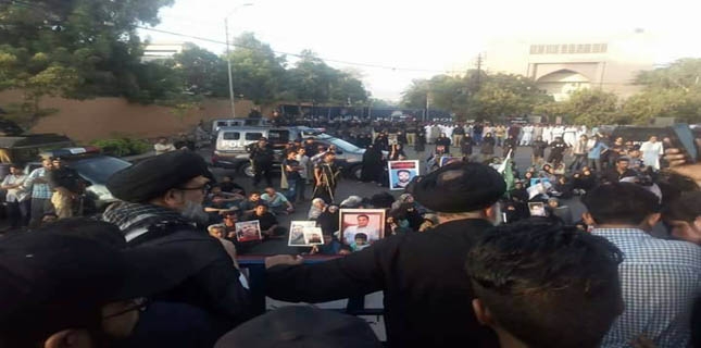 Rally for release of missing Shias reaches Governor House in Karachi