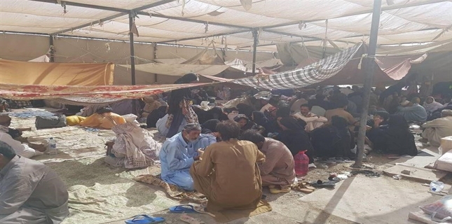 Shelter-less Shia pilgrims stuck at Taftan border for more than 2 weeks