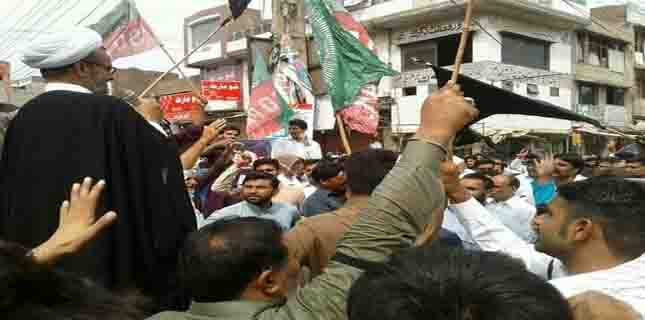 Shia Muslims protest on Eid day against Parachinar massacre