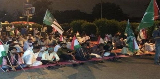 Shia Muslims resume sit-in near Quaid mausoleum to express Revolution March