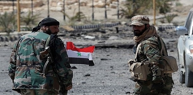 Syrian army soldiers advance against terrorists in southern Damascus