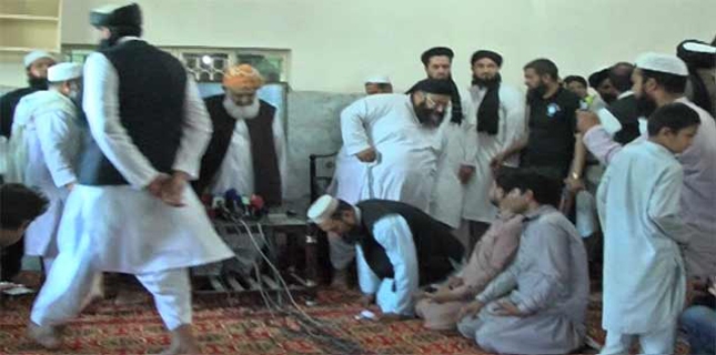 Tahir Ashrafi unseated at the media talk of JUIF Chief Fazalur Rehman